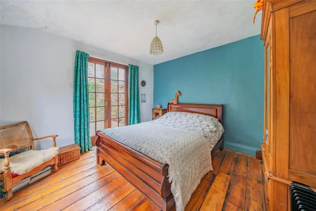 High Street, Crediton, Devon, EX17 3AE - Online Properties