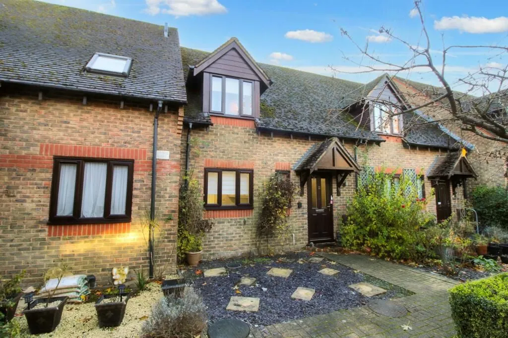 Bath Road, Woolhampton, Reading, Berkshire, RG7 5RD - Online Properties