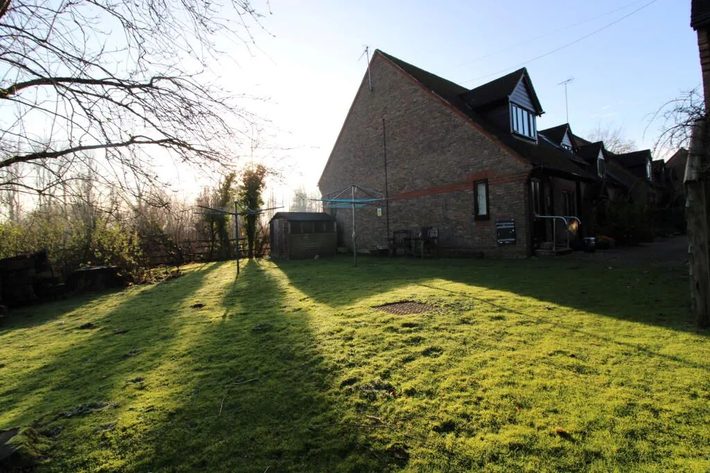 Bath Road, Woolhampton, Reading, Berkshire, RG7 5RD - Online Properties