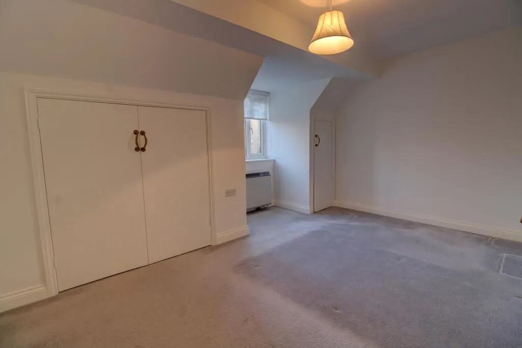 Bath Road, Woolhampton, Reading, Berkshire, RG7 5RD - Online Properties