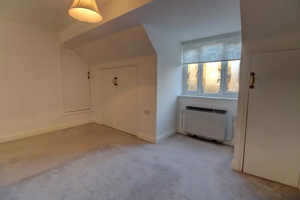 Bath Road, Woolhampton, Reading, Berkshire, RG7 5RD - Online Properties