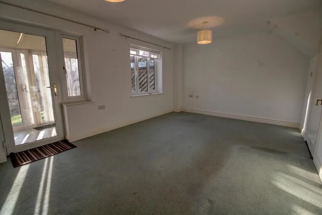 Bath Road, Woolhampton, Reading, Berkshire, RG7 5RD - Online Properties