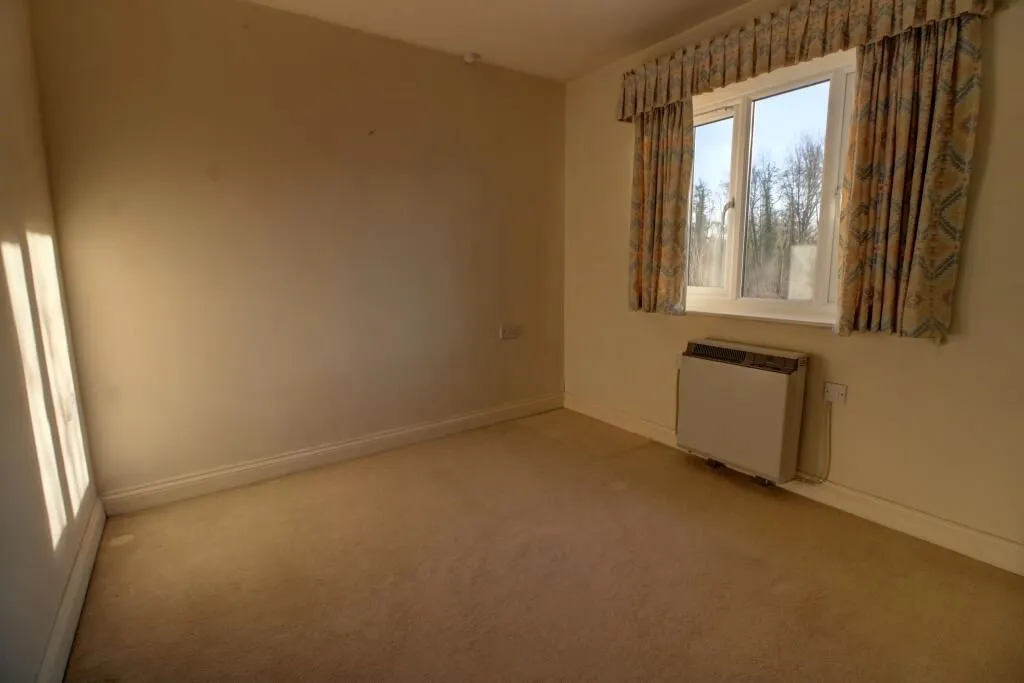 Bath Road, Woolhampton, Reading, Berkshire, RG7 5RD - Online Properties