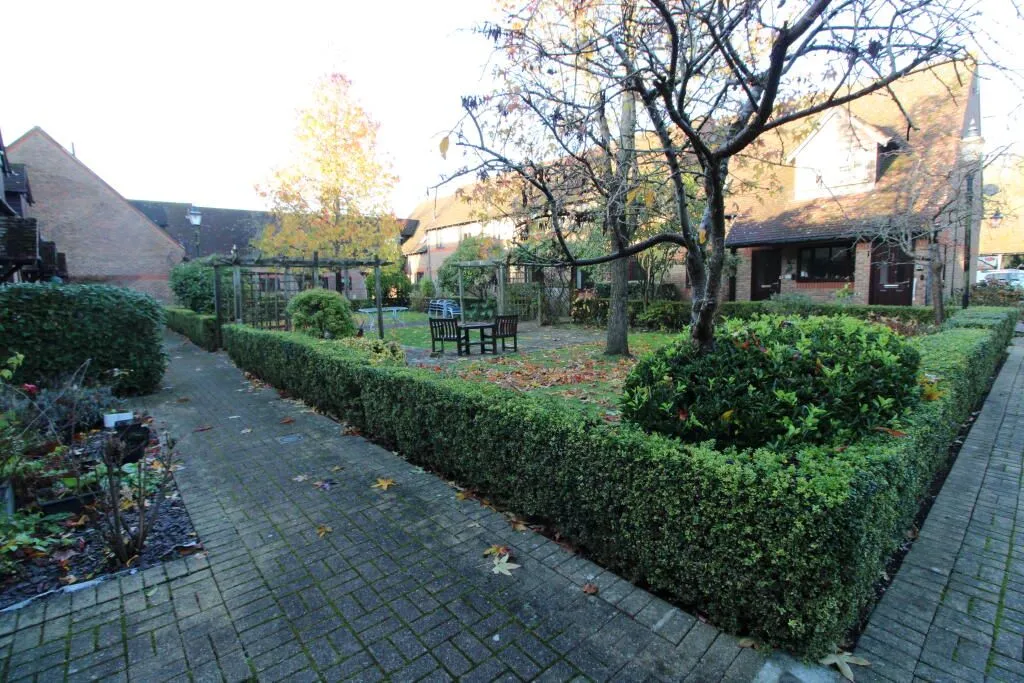 Bath Road, Woolhampton, Reading, Berkshire, RG7 5RD - Online Properties