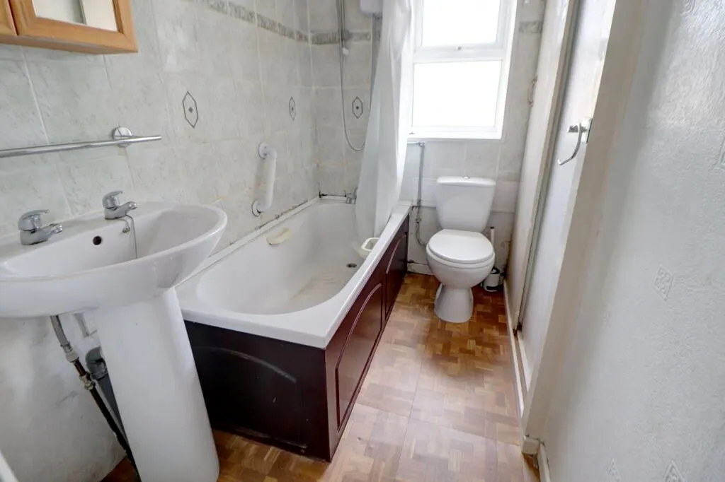 Chadderton, Oldham, Lancashire, OL9 6RN - Online Properties