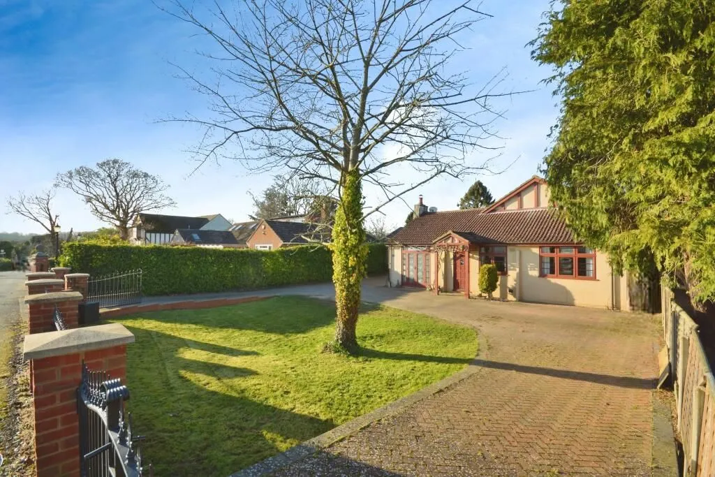 Ware, Hertfordshire, SG12 0EG - Online Properties