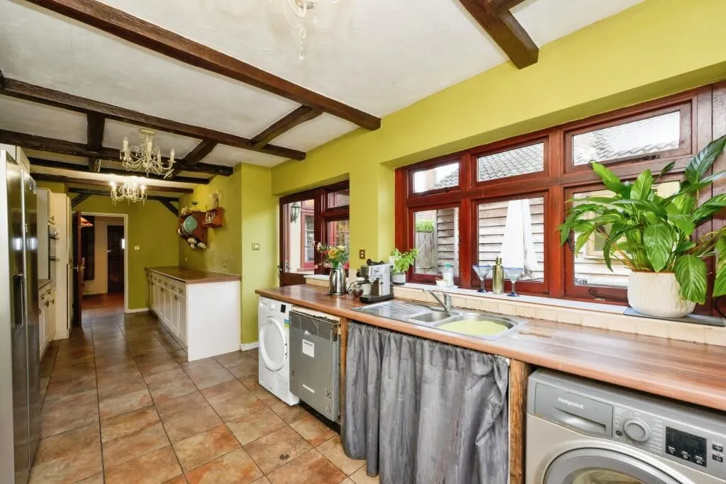 Ware, Hertfordshire, SG12 0EG - Online Properties