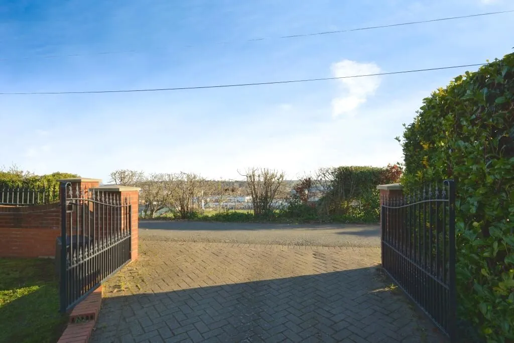 Ware, Hertfordshire, SG12 0EG - Online Properties