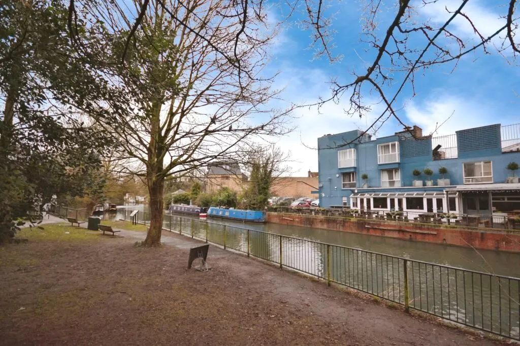 Ware, Hertfordshire, SG12 0EG - Online Properties