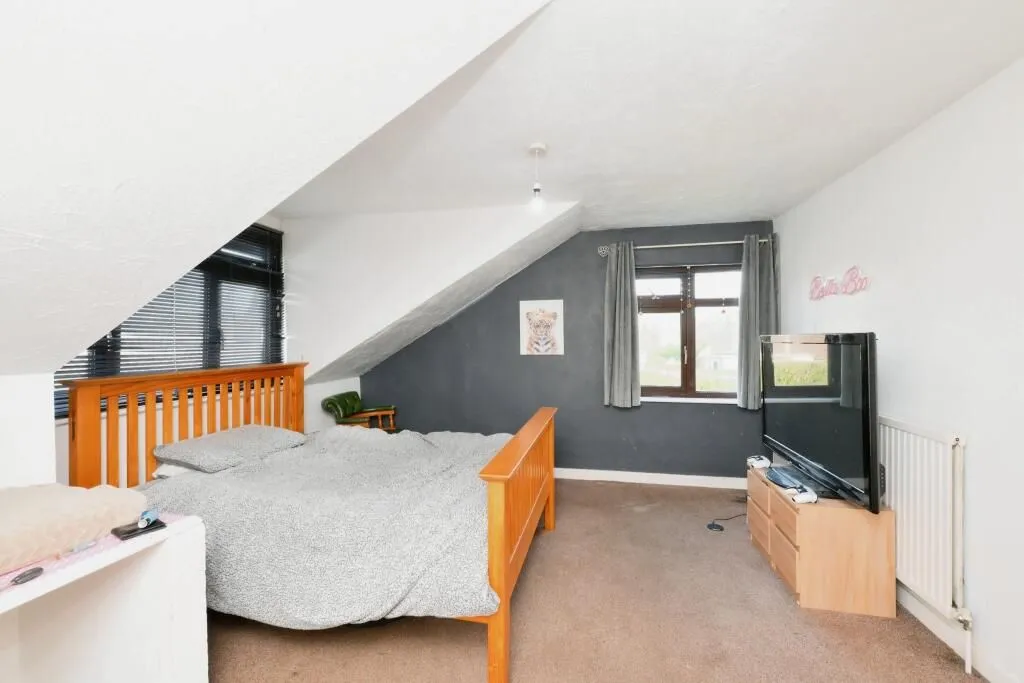 Ware, Hertfordshire, SG12 0EG - Online Properties
