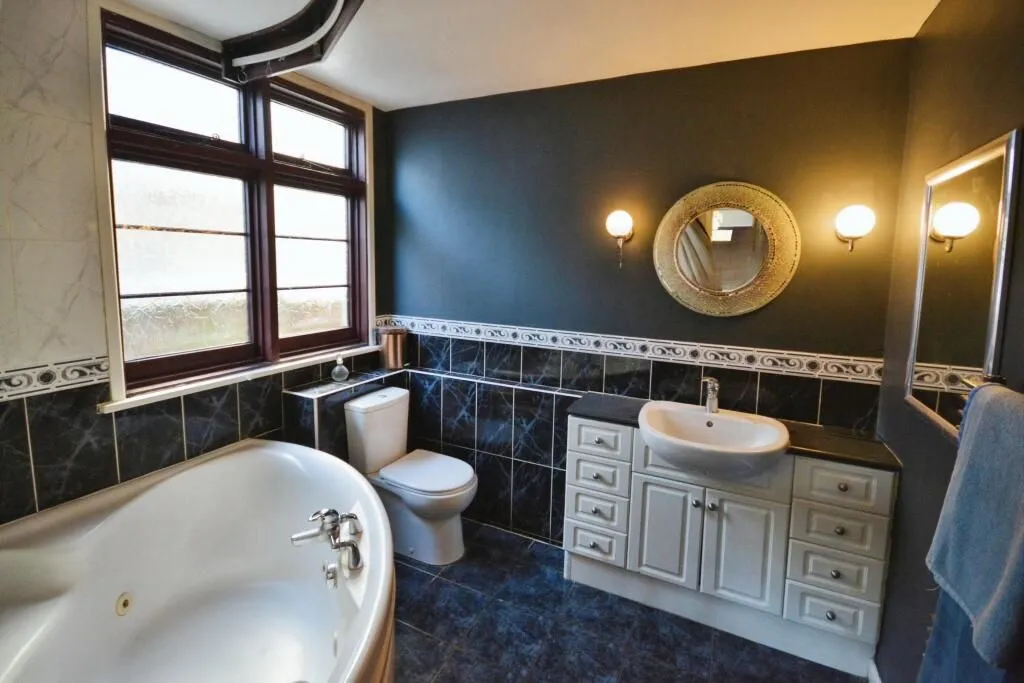 Ware, Hertfordshire, SG12 0EG - Online Properties