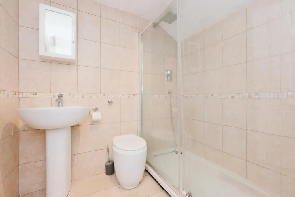Ware, Hertfordshire, SG12 0EG - Online Properties