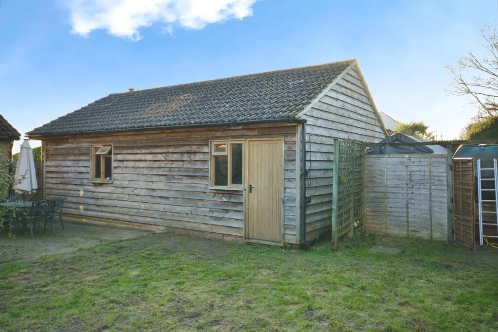 Ware, Hertfordshire, SG12 0EG - Online Properties