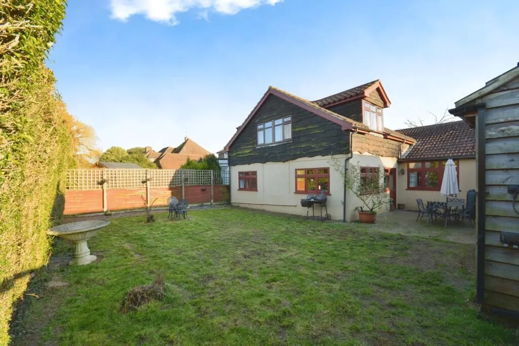 Ware, Hertfordshire, SG12 0EG - Online Properties