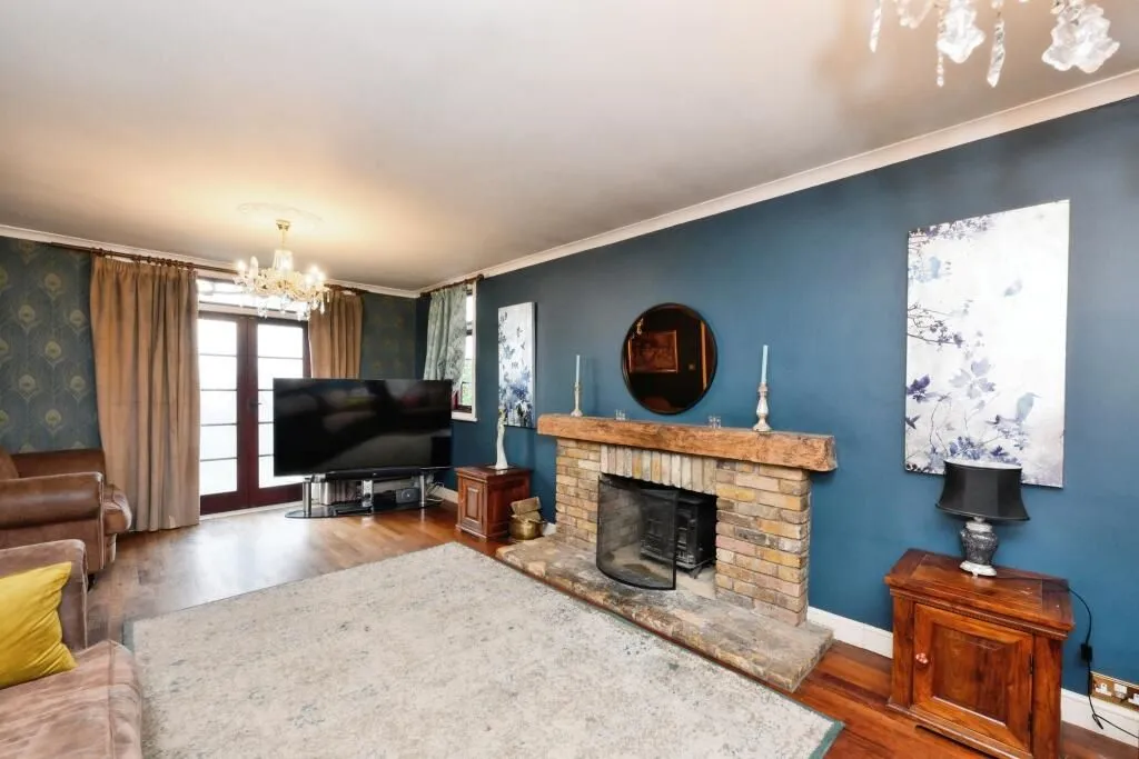 Ware, Hertfordshire, SG12 0EG - Online Properties
