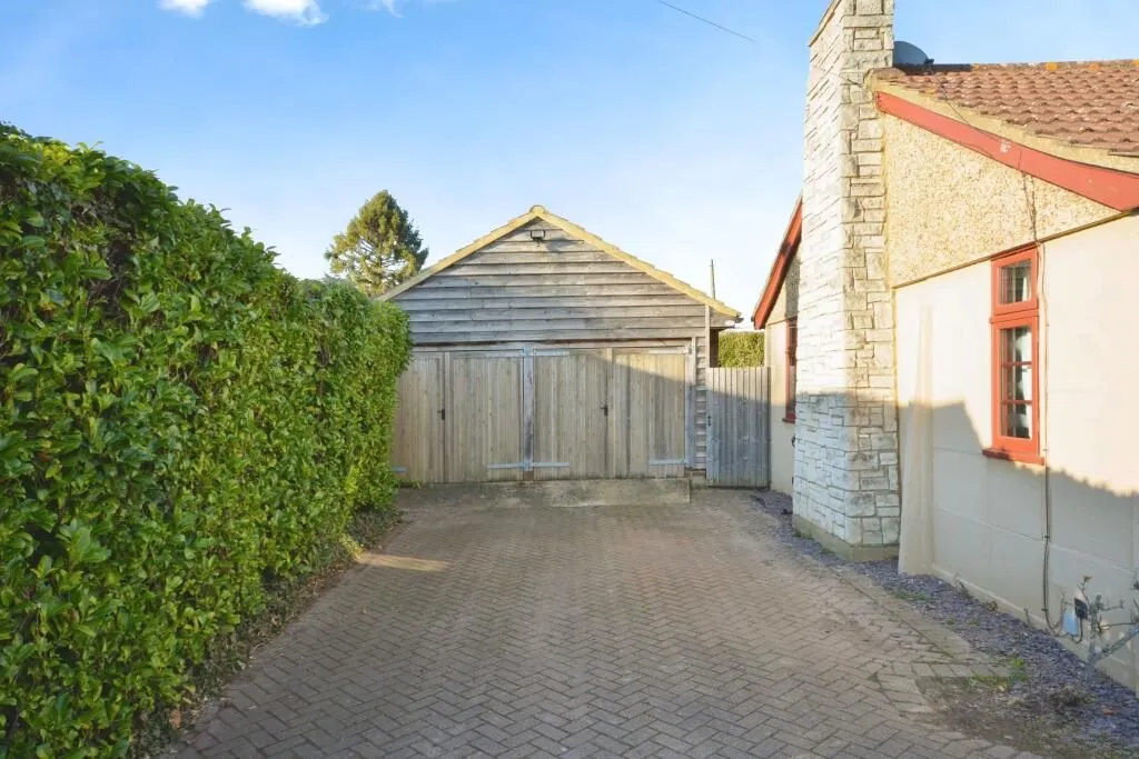 Ware, Hertfordshire, SG12 0EG - Online Properties