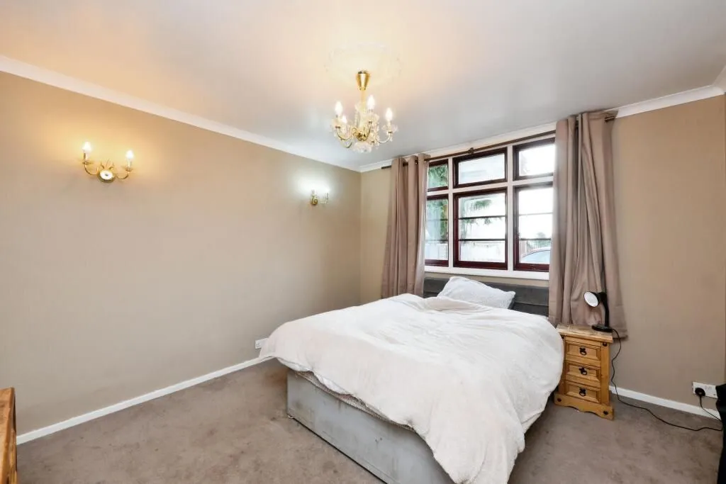 Ware, Hertfordshire, SG12 0EG - Online Properties