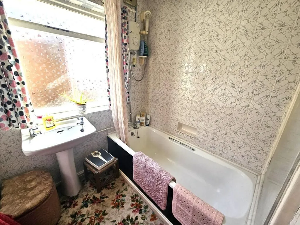 Tarporley, Cheshire, CW6 0DD - Online Properties