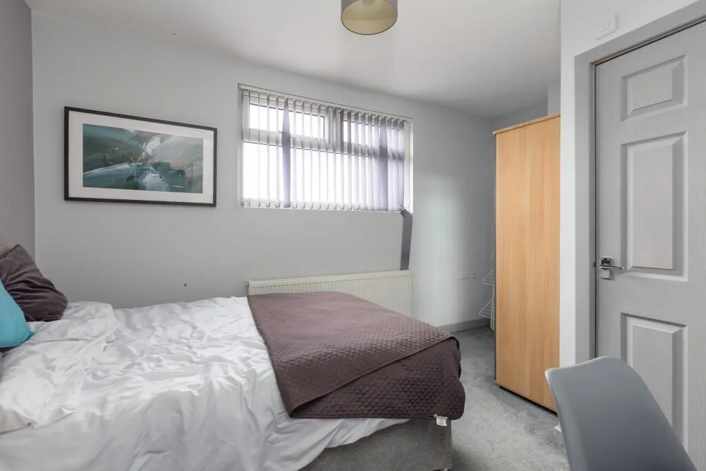 Oldham, Lancashire, OL4 1ND - Online Properties