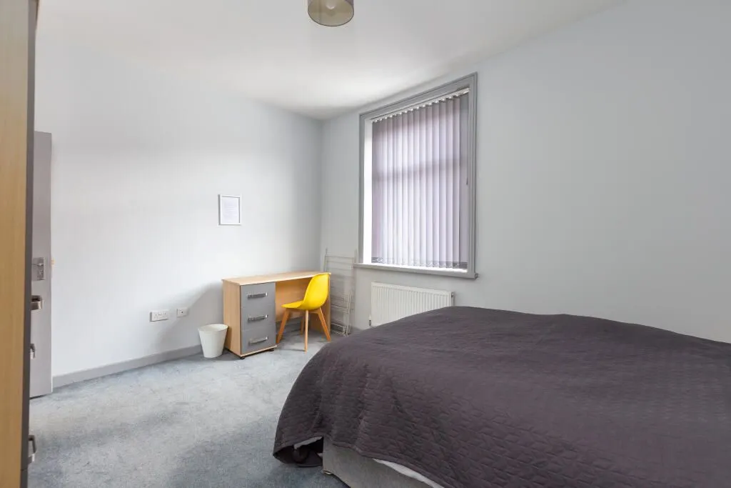 Oldham, Lancashire, OL4 1ND - Online Properties