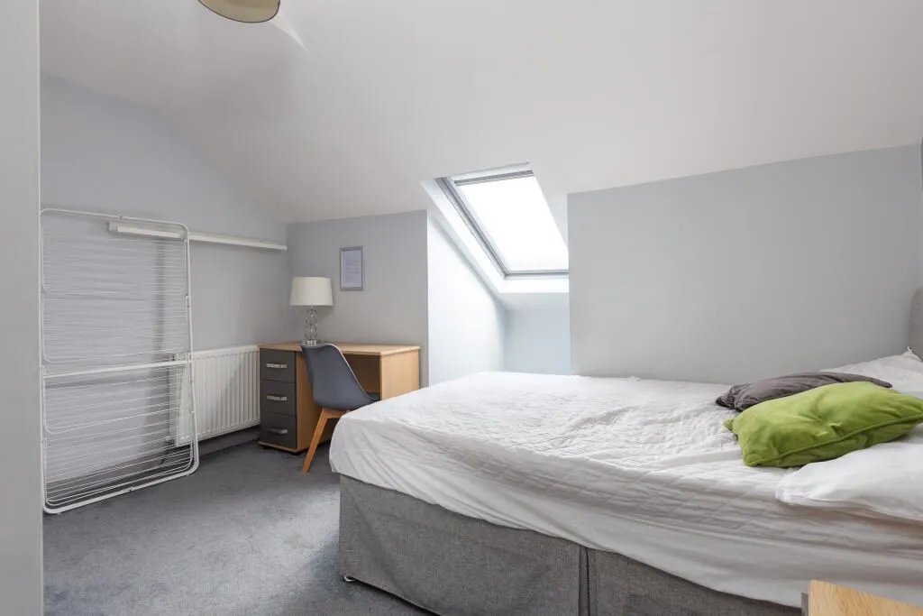 Oldham, Lancashire, OL4 1ND - Online Properties