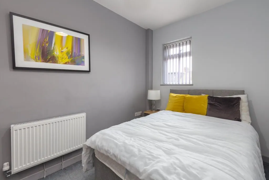 Oldham, Lancashire, OL4 1ND - Online Properties
