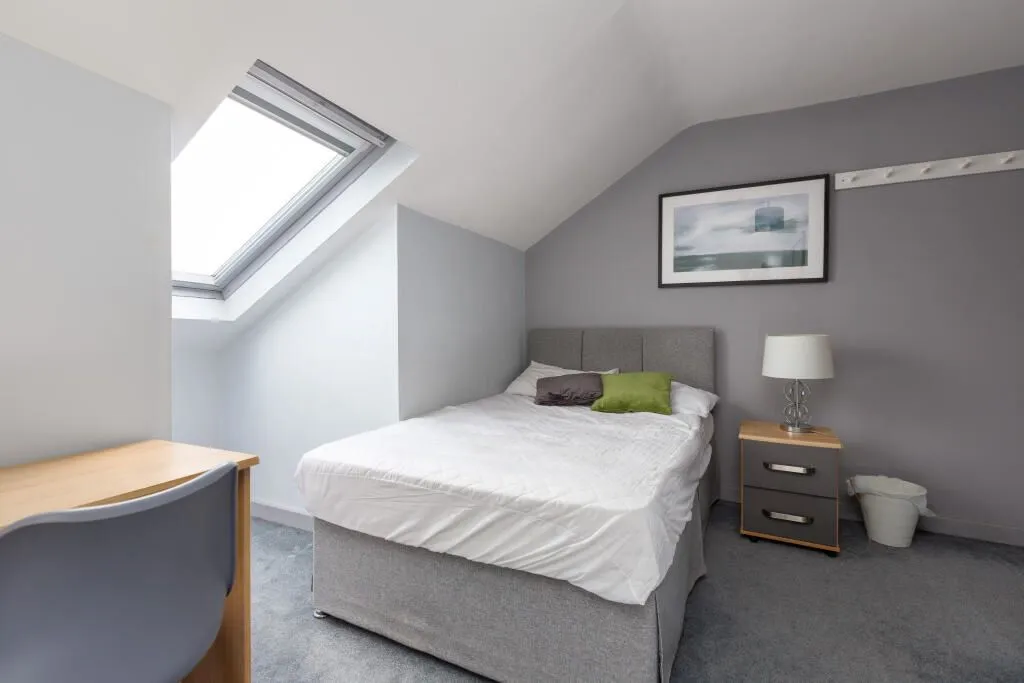 Oldham, Lancashire, OL4 1ND - Online Properties