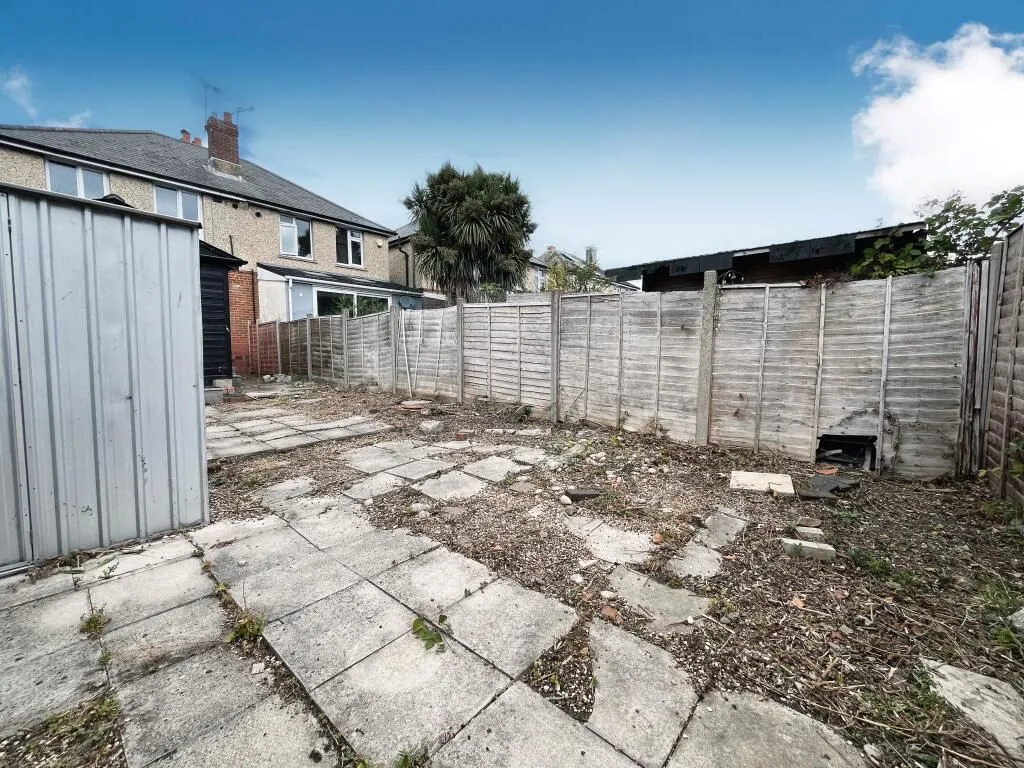 Southampton, Hampshire, SO15 8PG - Online Properties