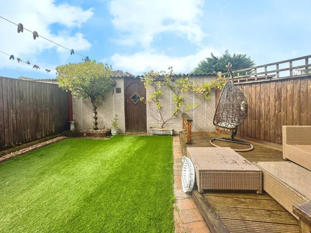 Wick, Littlehampton, West Sussex, BN17 7PF - Online Properties