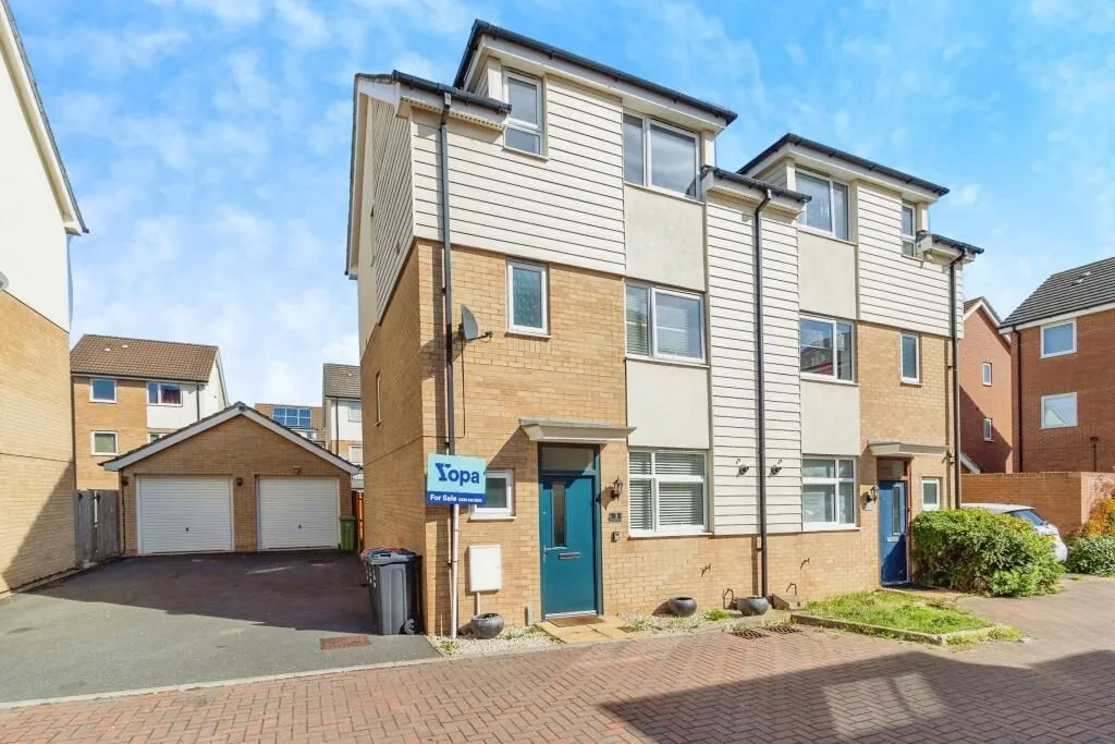 Brooklands, Milton Keynes, Buckinghamshire, MK10 7FF - Online Properties