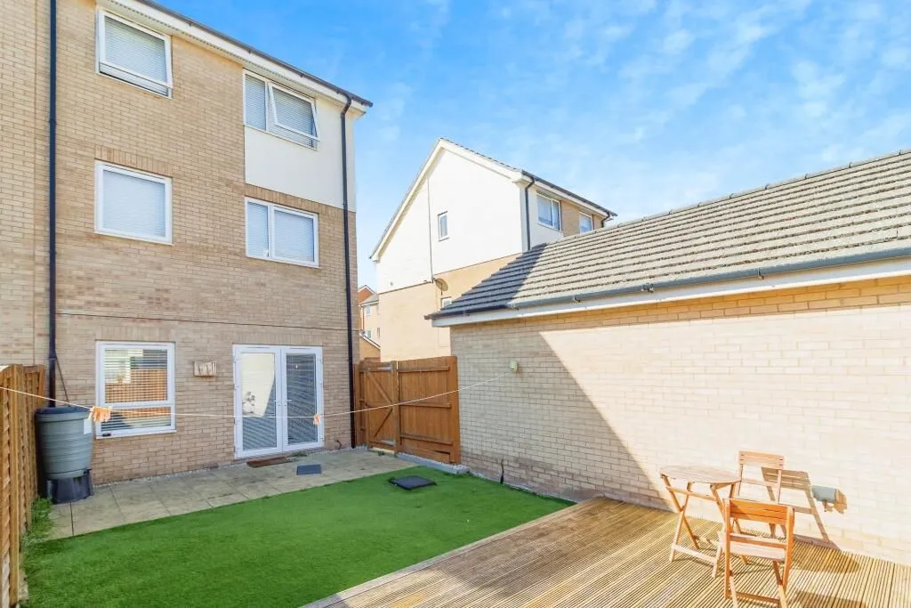 Brooklands, Milton Keynes, Buckinghamshire, MK10 7FF - Online Properties