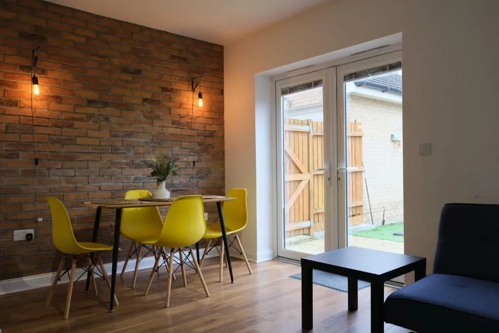 Brooklands, Milton Keynes, Buckinghamshire, MK10 7FF - Online Properties
