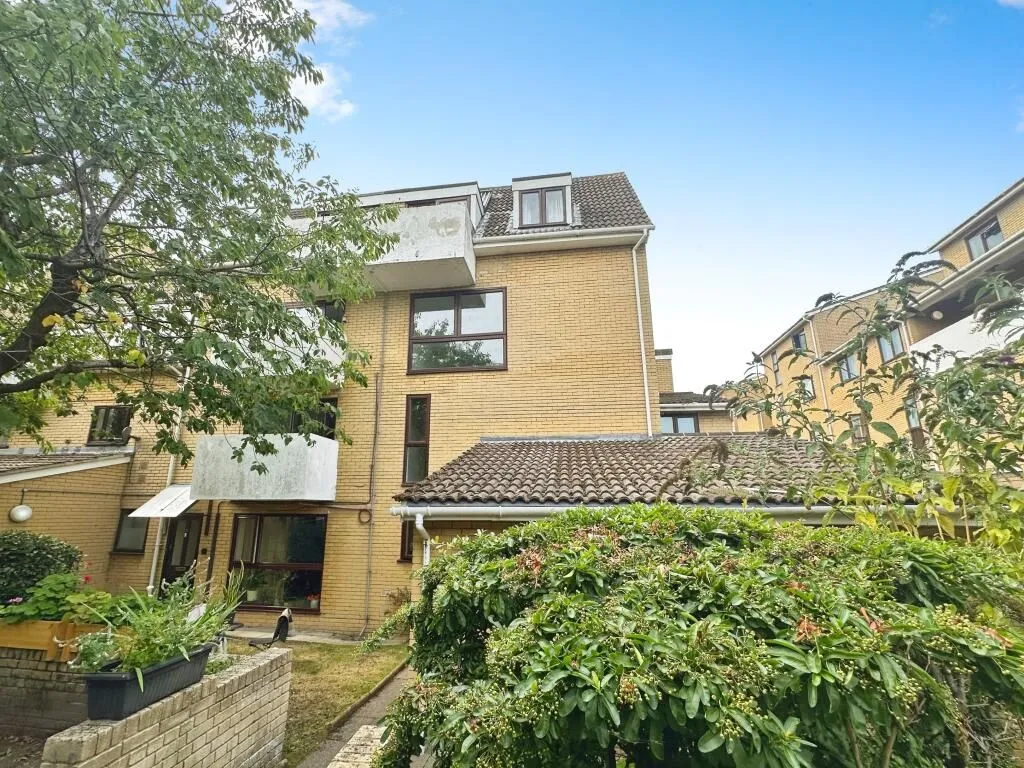 Sandown Heights, Frogmore, Fareham, Hampshire, PO14 3DD - Online Properties