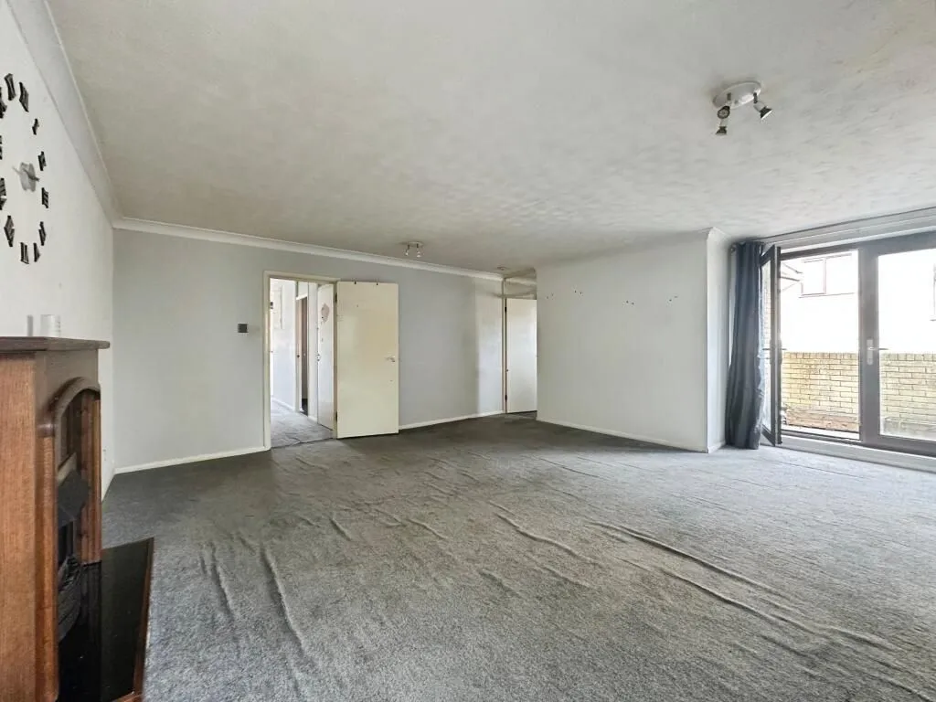 Sandown Heights, Frogmore, Fareham, Hampshire, PO14 3DD - Online Properties