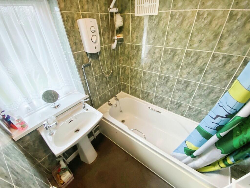 3 bed End of Terrace