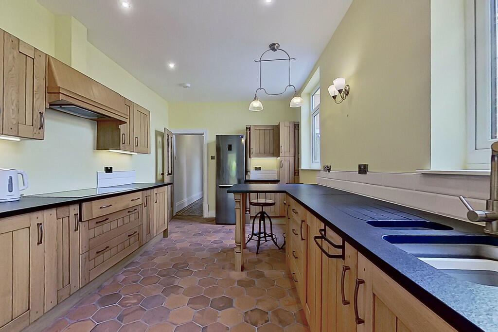 4 bed Semi-Detached