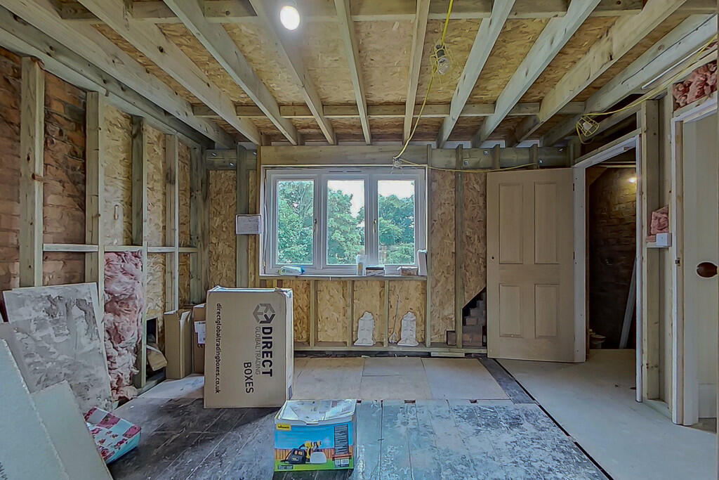 4 bed Semi-Detached