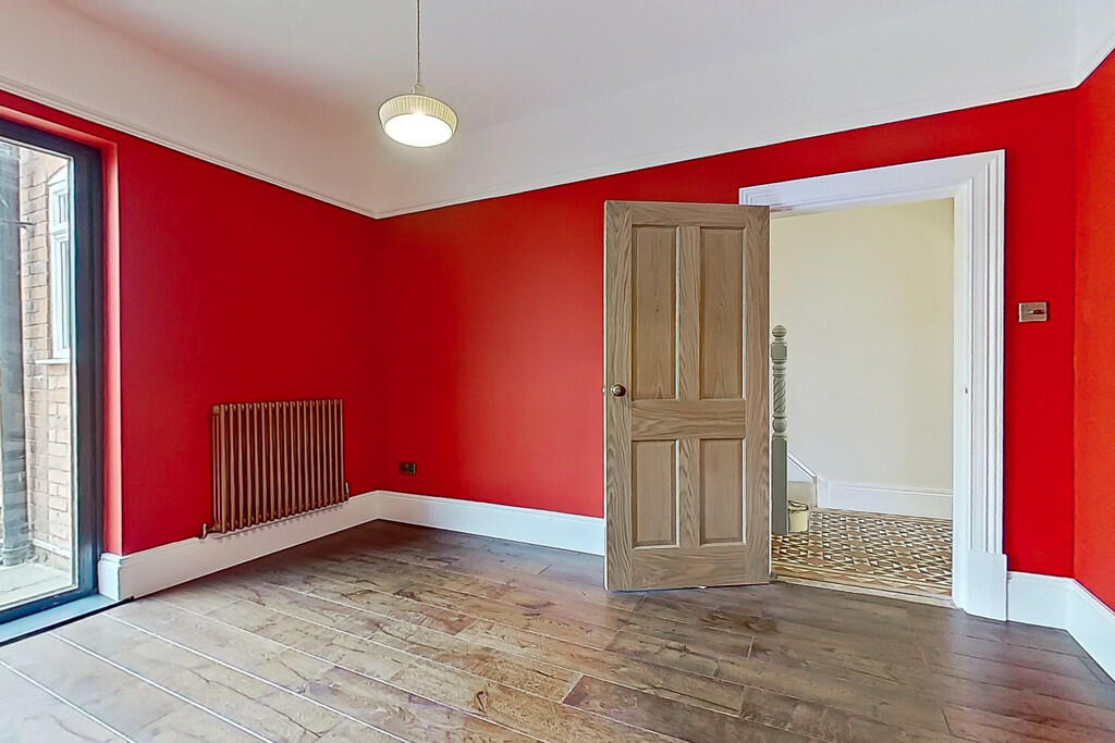 4 bed Semi-Detached