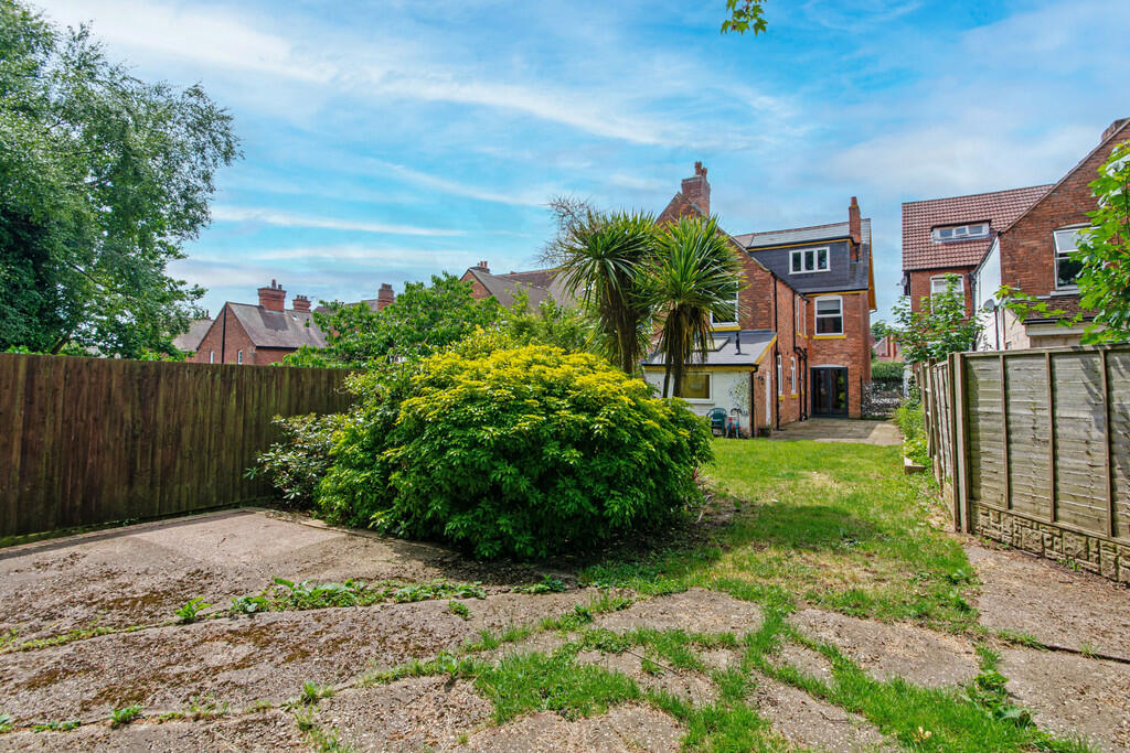 4 bed Semi-Detached