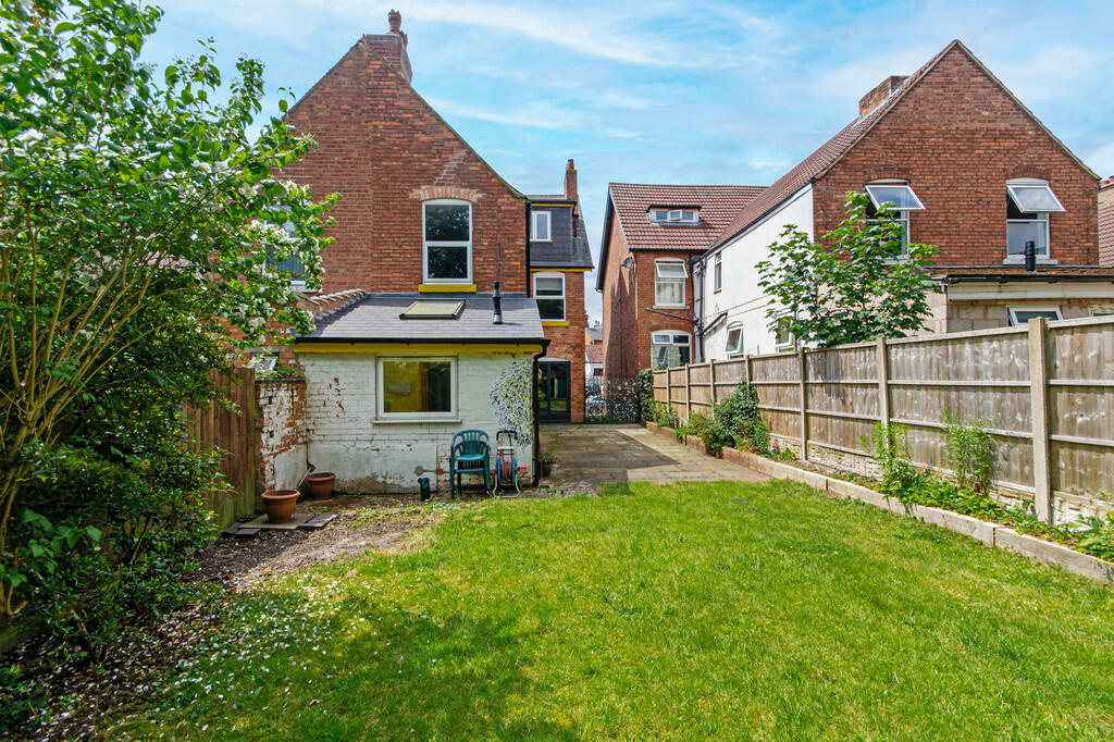 4 bed Semi-Detached