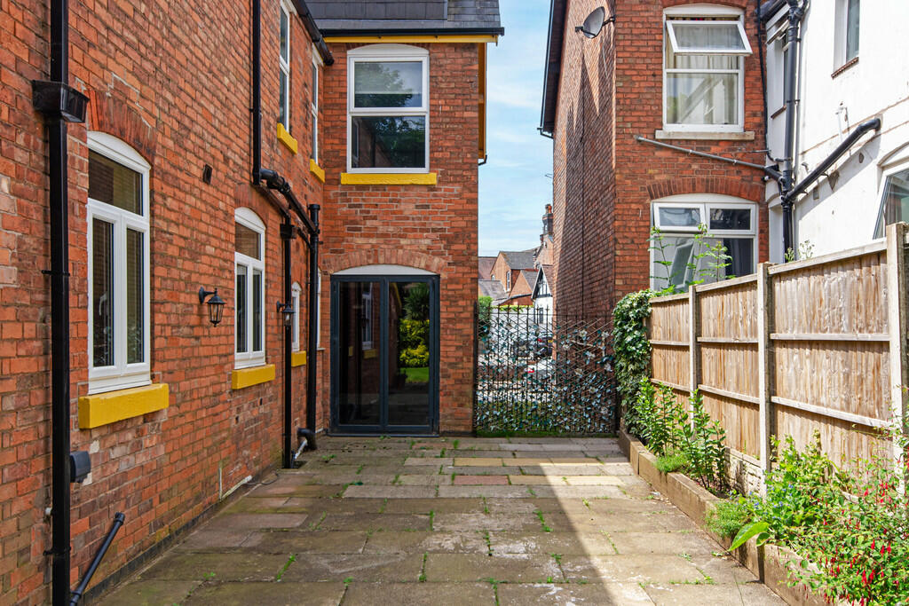 4 bed Semi-Detached