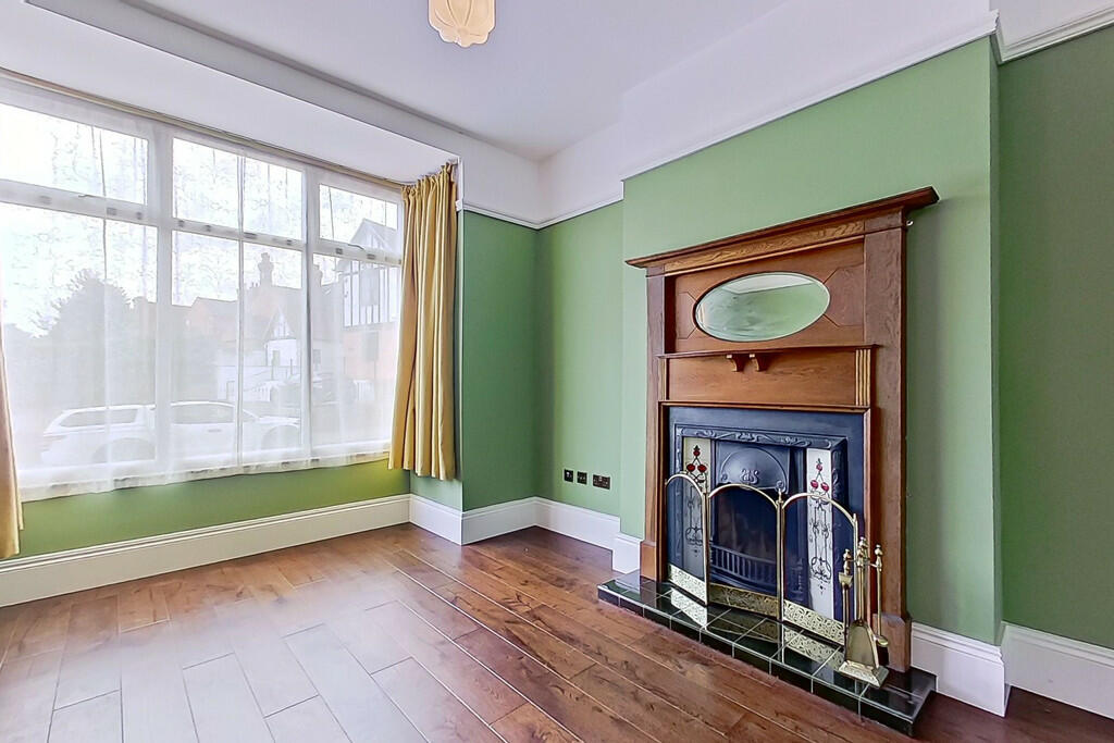 4 bed Semi-Detached
