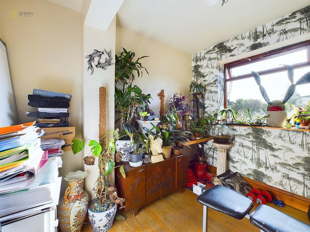 3 bed End of Terrace