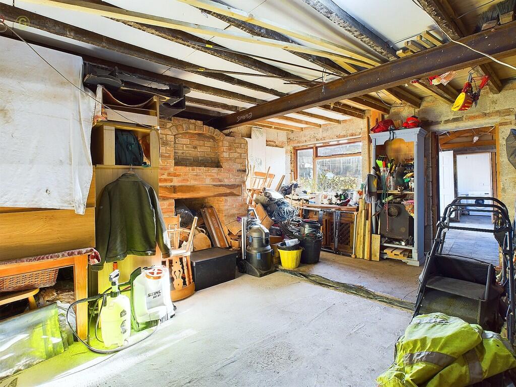 3 bed End of Terrace