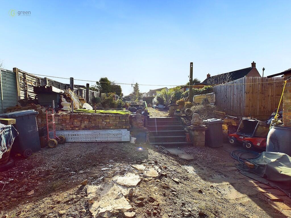 3 bed End of Terrace