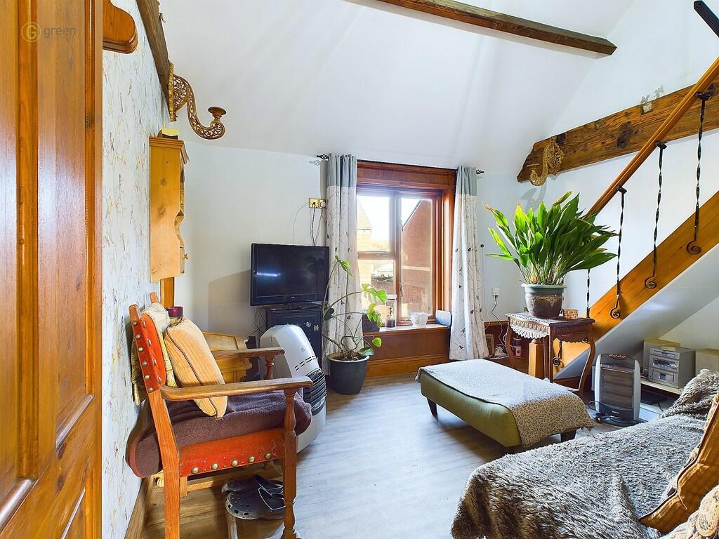 3 bed End of Terrace