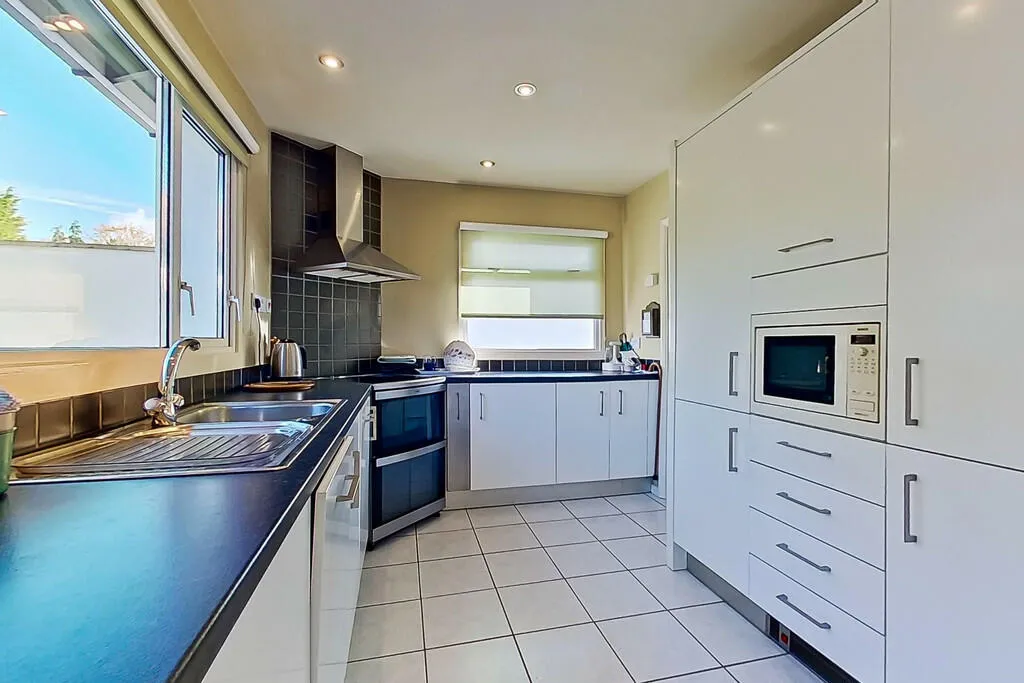 4 bed Detached Bungalow