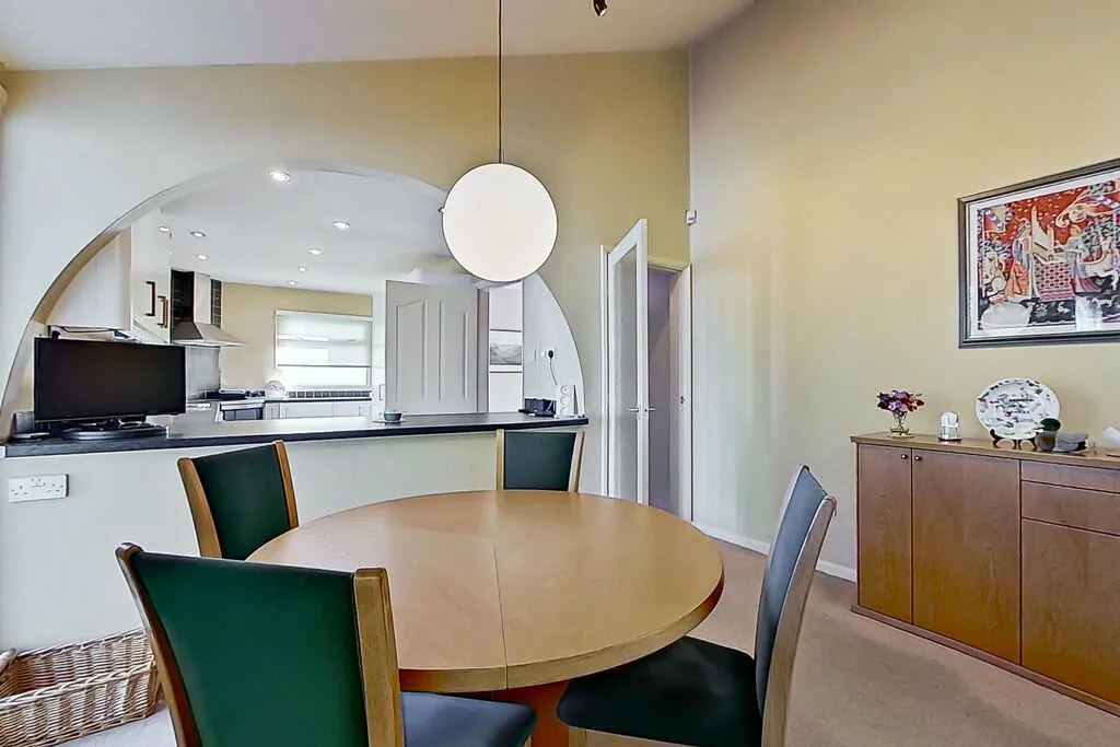 4 bed Detached Bungalow