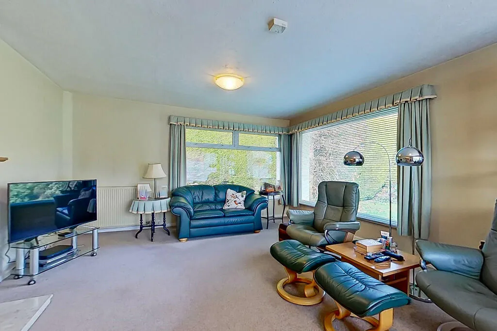 4 bed Detached Bungalow