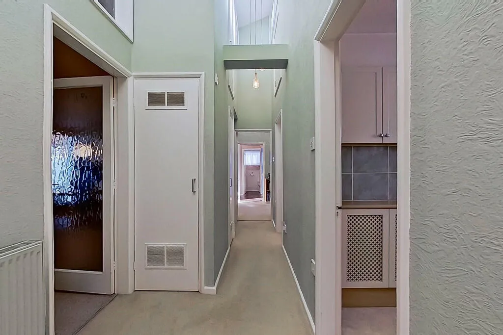 4 bed Detached Bungalow